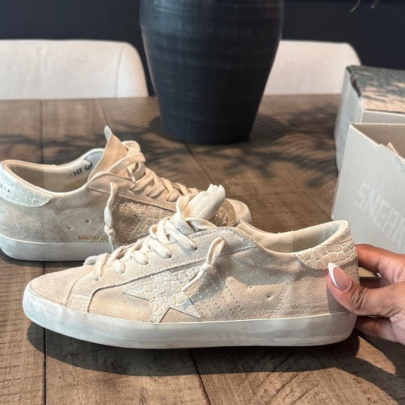 GOLDEN GOOSE Cream Super Star Sneakers with Crocodile Texture - Picture 1 of 2